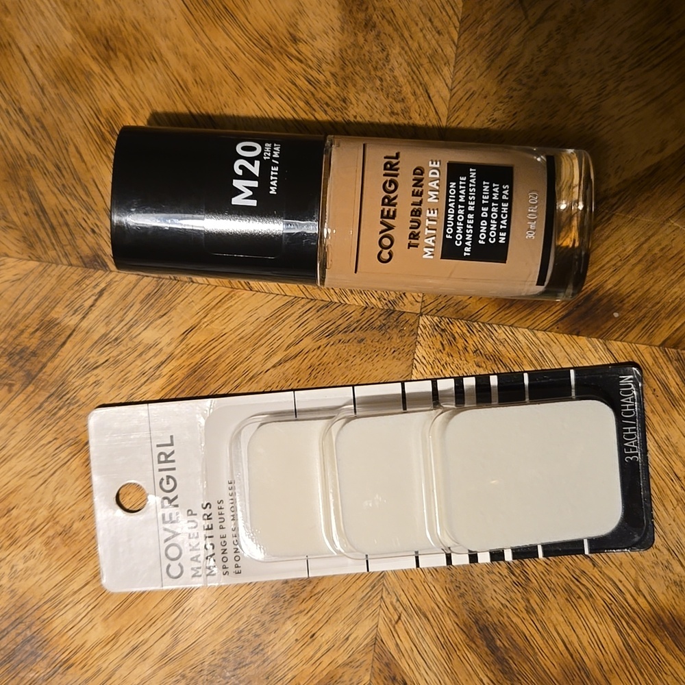 Covergirl Trublend Foundation in Warm Beige with Bonus Sponge Applicators